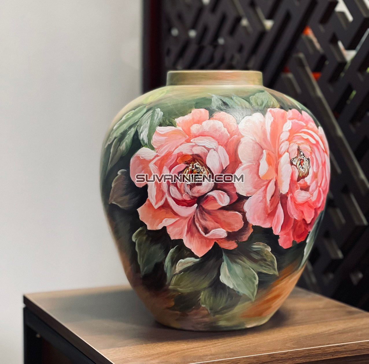 Hãy tìm hiểu về nghệ thuật vẽ hoa 3D và xem những bức tranh tuyệt đẹp được tạo nên từ chính bàn tay tài hoa của người nghệ sĩ. Mỗi chi tiết của hoa được vẽ tinh xảo, hình dáng và màu sắc đều rất chân thật và đẹp mắt.