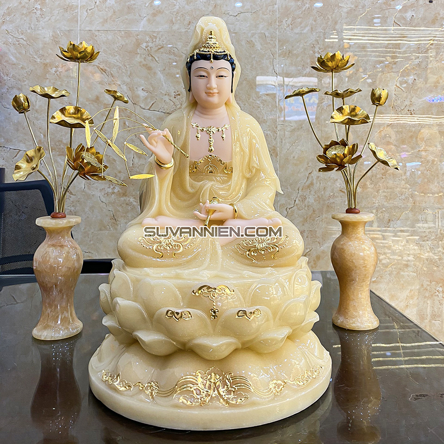 Phật bà Hoa sen trên gốm sứ Bát Tràng